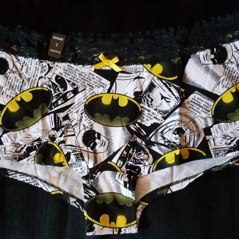 NEW TORRID BATMAN COMIC PRINT PANTY W/LACE-SIZE 2